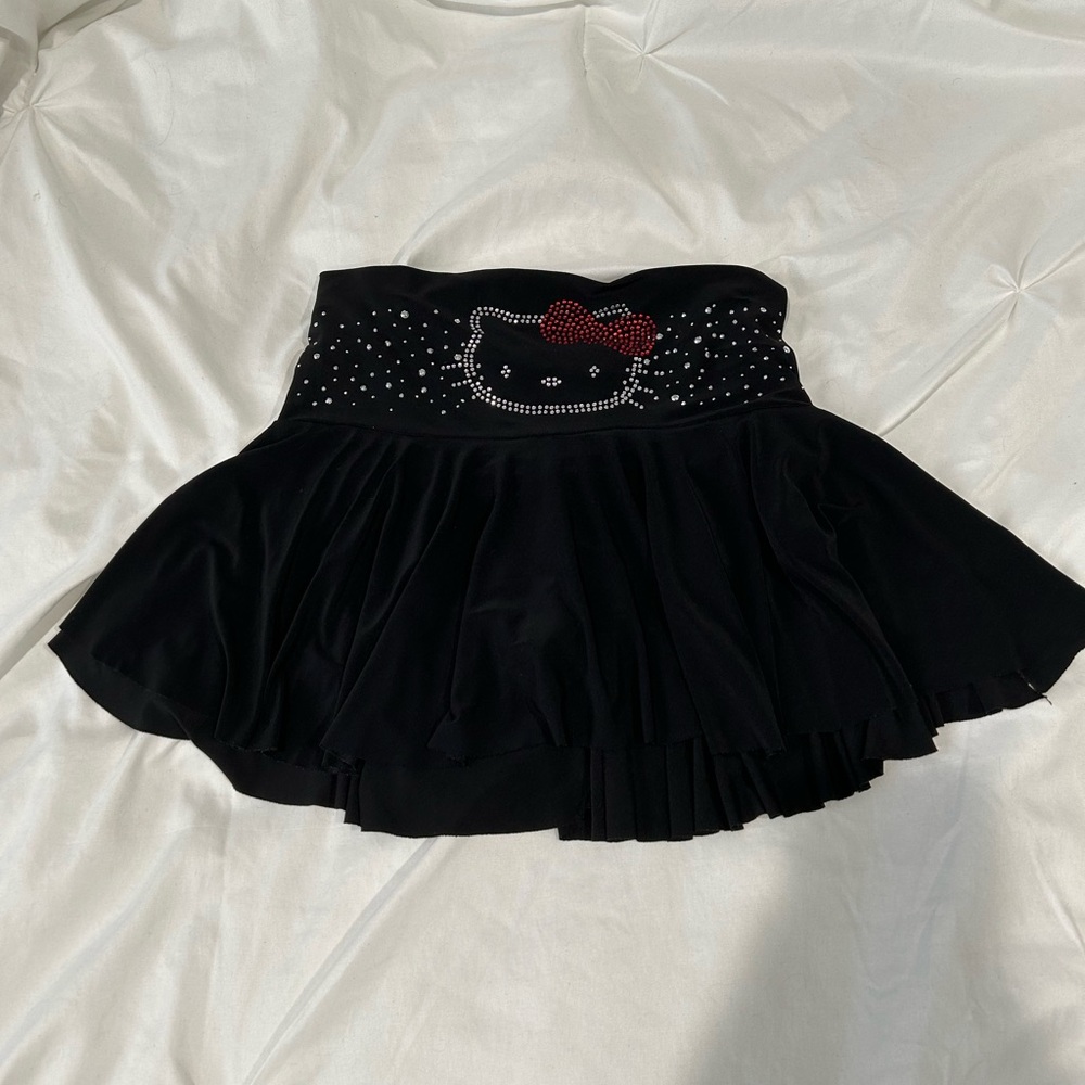 Y2K Black Pleated Mini Skirt with Crystal Hello Kitty Accent